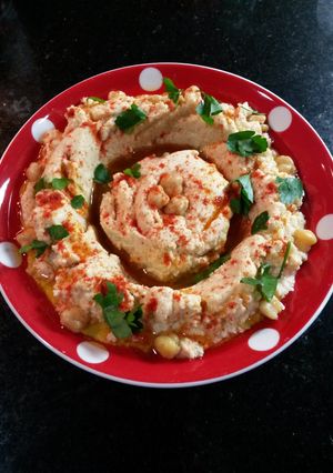 Una foto de Hummus tradicional