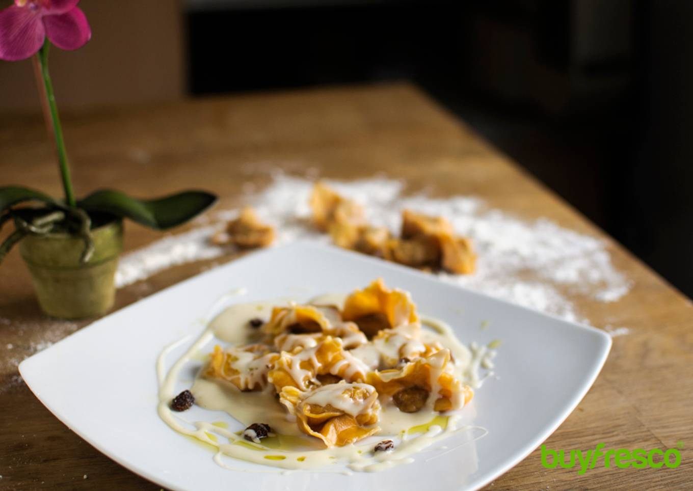 Pasta rellena de calabaza con salsa de queso