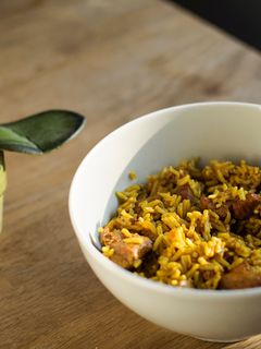 Una foto de Arroz con pollo marinado