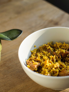 Una foto de Arroz con pollo marinado