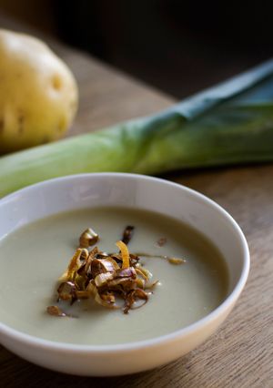 Foto principal de Vichyssoise con salteado de cerdo