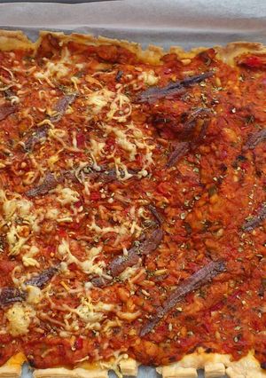Una foto de Coca de pimiento y tomate