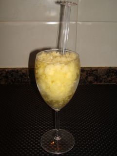 Una foto de Sorbete de piña al cava