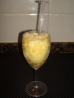 Una foto de Sorbete de piña al cava