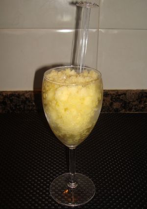 Una foto de Sorbete de piña al cava