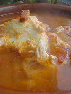 Una foto de Sopa de ajos y chorizo
