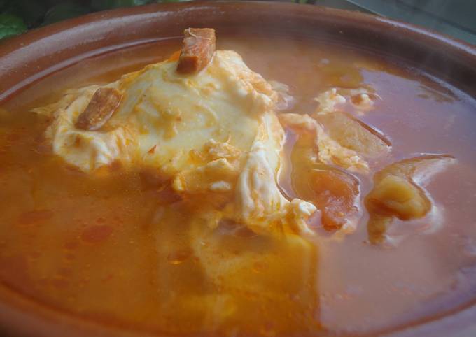 Foto principal de Sopa de ajos y chorizo