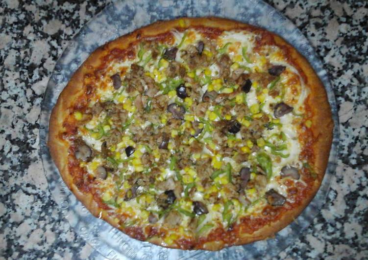 Pizza vegetal con atún