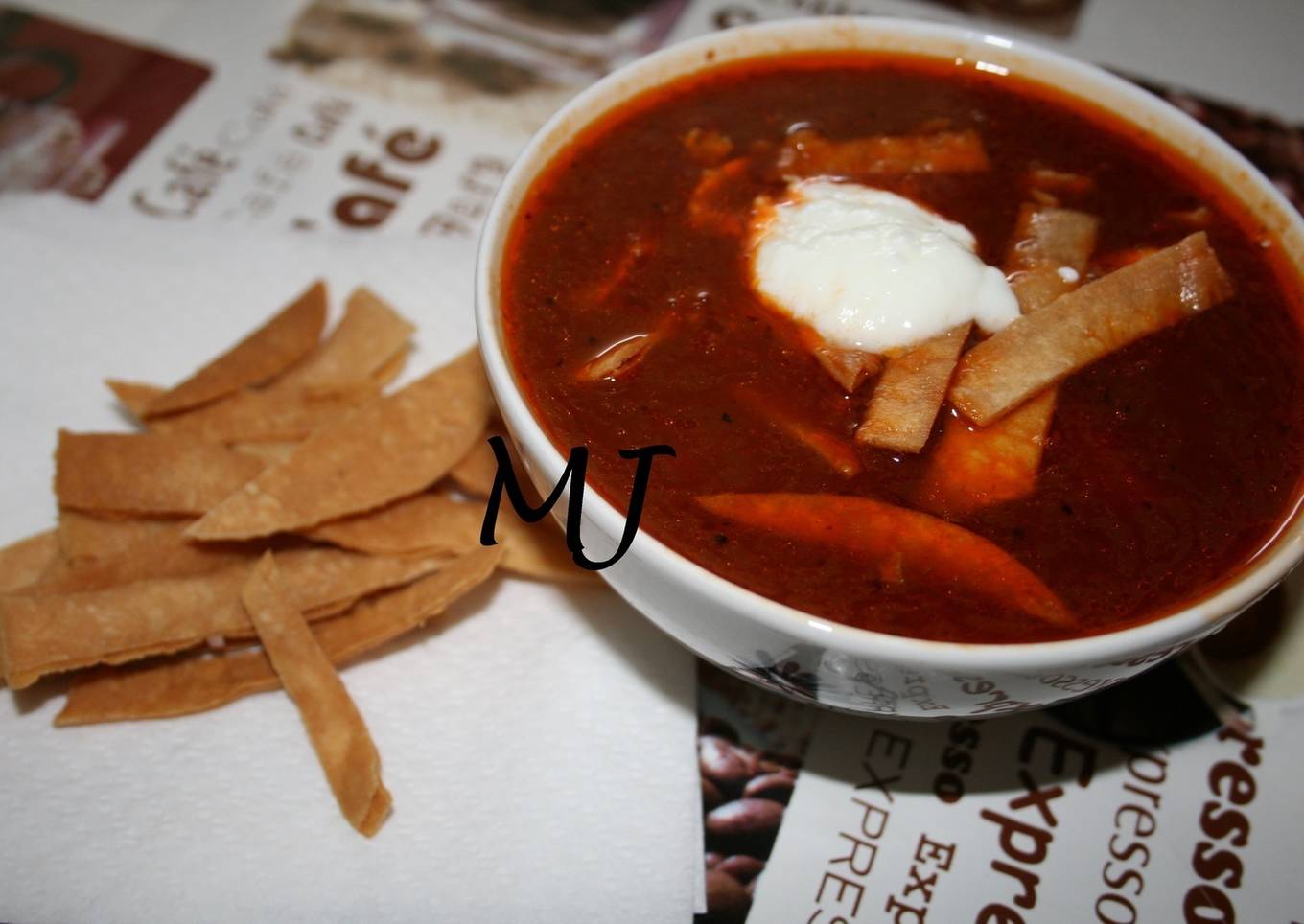 Sopa de tortilla con chile guajillo