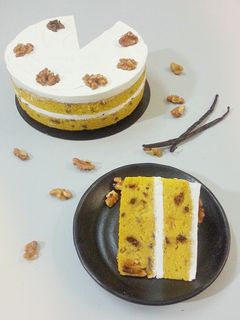 Hình của món Bánh bông lan bí đỏ và quả khô.