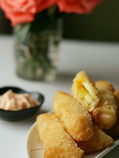 Hình của món Nem hoa quả.