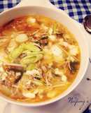 Canh kimchi nấm đậu 