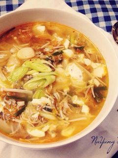 Hình của món Canh kimchi nấm đậu .
