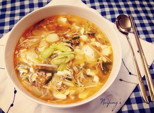 Hình của món Canh kimchi nấm đậu .