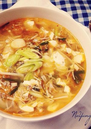 Hình của món Canh kimchi nấm đậu .