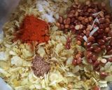 A picture of step 3 of Sookhi bhel.
