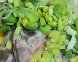 Foto del paso 2 de la receta: Pollo a la crema con puerro