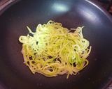 Foto del paso 2 de la receta: Tallarines de zucchini a la bolognesa