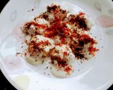 A picture of step 2 of Dahi sonth sev puri.