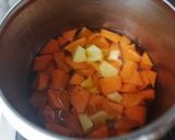 Foto del passaggio 1 della ricetta Paccheri zucca, radicchio e noci
