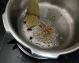 A picture of step 1 of Matar pulao.