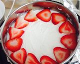 Foto langkah ke 3 dari resep Strawberry cheese cake.