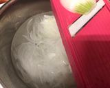 A picture of step 4 of Chicken and Onion salad.