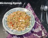 Foto langkah ke 5 dari resep Mie Goreng Nyemek.