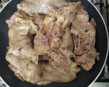 Foto del paso 3 de la receta: Pies de cerdo a la cerveza