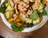 Foto del paso 2 de la receta: Ensalada verde con langostinos, mango y aguacate