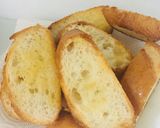 Foto del paso 2 de la receta: Bruschetta de Tomate Albahaca!