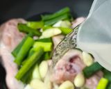 Foto langkah ke 1 dari resep Sop Ayam Klasik.