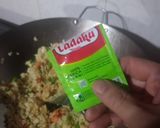 Foto langkah ke 4 dari resep Nasi Goreng Telur.