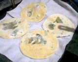 A picture of step 3 of Aloo Kulcha Pizza.