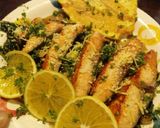 Foto del paso 7 de la receta: Salmón marinado en naranja, sobre cama de espinacas y patacón