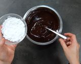 Une image de l'étape 8 de Saucisson au chocolat et chamallows.