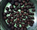 A picture of step 4 of Khoya Jamun.