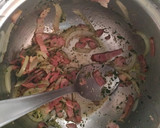 Foto del paso 6 de la receta: Tallarines con cebolla, bacon, perejil, ajo y pimienta negra