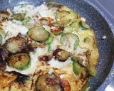 Foto del passaggio 5 della ricetta Frittata nuvola 🥚🥒☁️svuota frigo 😉
