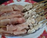 Foto langkah ke 1 dari resep 95. Sate Manis Ayam dan Jamur Berempah.