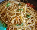 Foto del paso 7 de la receta: Espaguetis con tomate, albahaca y ajo 🍝