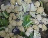 Foto langkah ke 2 dari resep Tumis Kembang Kol Baso.