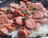 Foto del paso 2 de la receta: Papas con longaniza y cebolla