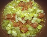 Foto del paso 3 de la receta: Filetes de merluza con gambones en salsa marinera