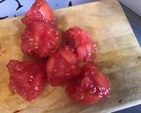 Une image de l'étape 2 de Tomates farcies au crabe, carottes râpées et crème de balsamique.