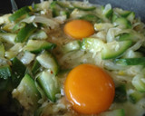 Foto del paso 2 de la receta: Zapallitos revueltos con huevos