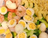 Hình bước làm 5 của món Salad tôm,súp lơ xanh trộn sốt Mayonnaise
