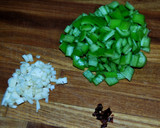 Foto del paso 1 de la receta: Pechuga de pollo con salchichas blancas a la cerveza