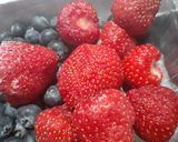 A picture of step 1 of Berries Smoothie Drink.
