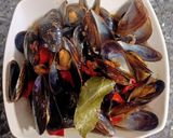 Foto del paso 4 de la receta: Mejillones en salsa de pimientos rojos y pimentón